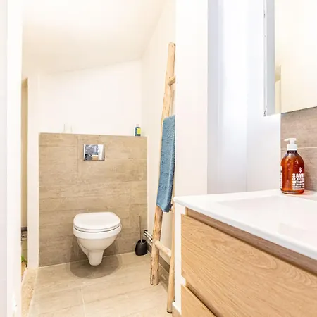 Charming In The 16th *